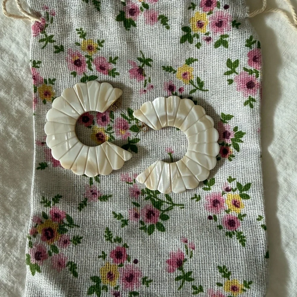 Sézane sandy earring in ecru - Picture 2 of 3